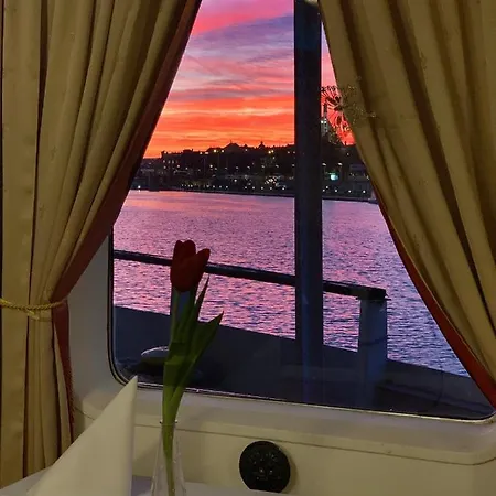 M/s Ladoga * Στσέτσιν